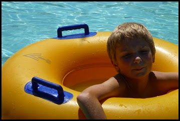 02d - Everybody in the Pool - Daniel in Lazy River