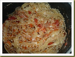 Ricciolina con burro, salsa di pomodoro e parmigiano (2)