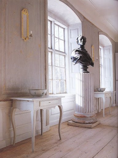 The main salon at Regnaholm, a 1760s manor house, is the perfect expression of refinement, symmetry and lightness.