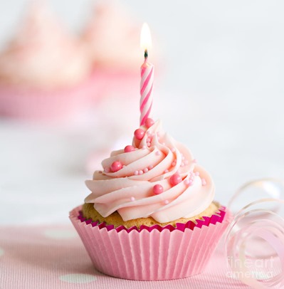 8-birthday-cupcake-ruth-black