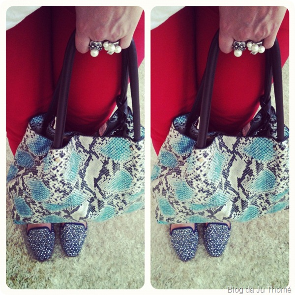 look detalhes bolsa estamada e calça vermelha look detalhes bolsa estamada e calça vermelha