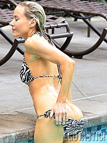 [paula%2520labaredas%2520bikini1%255B3%255D.jpg]