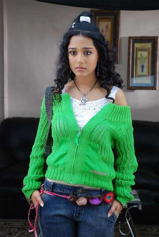 [amrita_rao_latest_stylish%255B2%255D.jpg]