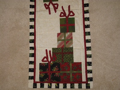 [Christmas%2520Magic%2520Tablerunner%25202013%255B3%255D.jpg]