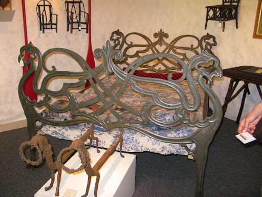 Isn't this bed amazing? It is a 3/4 bed - not quite a single and smaller than a full. If it were mine, I would paint it high gloss white or tomato red. Isn't this bed amazing? It is a 3/4 bed - not quite a single and smaller than a full. If it were mine, I would paint it high gloss white or tomato red.
