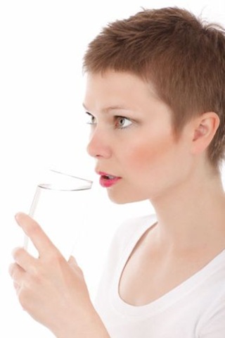[woman-drinking-water%255B3%255D.jpg]