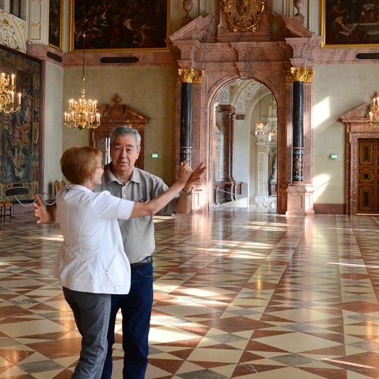 [Munich51%2520palace%2520dancing%255B4%255D.jpg]