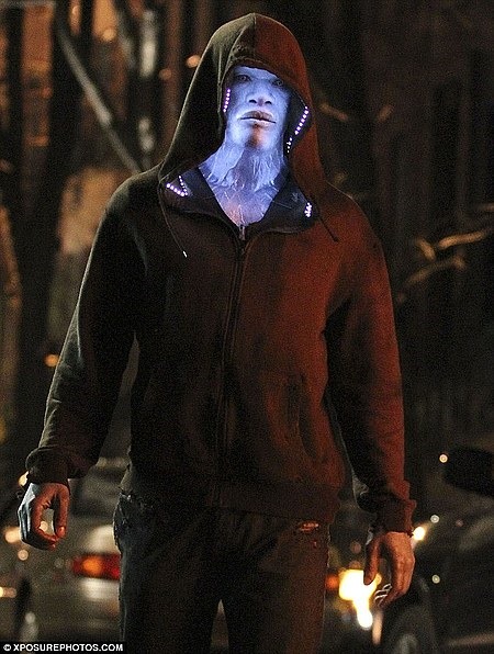 Emma Stone and Andrew Garfield on the Set of The Amazing Spider-Man 2 14