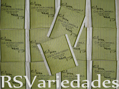 Sachê de chá
    : R$2,00 unid (min.30 unids).
    : Cento= R$180,00.
    : Sabores camomila, erva-cidreira ou chá preto.
    : Pode-se optar na escolha de mais de um sabor (min. 20 unids por sabor).
    : Personalização feita através de etiqueta personalizada e não por impressão na embalagem. O sachê já vem com o saquinho dentro.
    : Criamos uma etiqueta personalizada que colamos por cima de um sachê comum que encontramos no supermercado do tipo que já vem lacradinho na lateral. 
    : Assim o conteúdo fica preservado.
