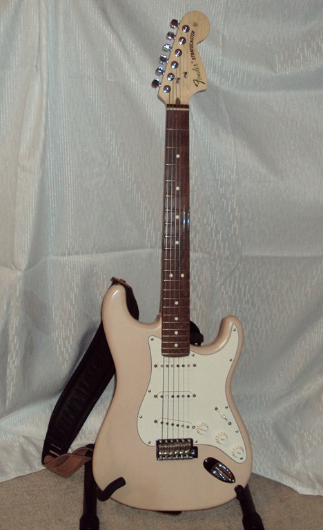 [Fender-Stratocaster-Custom-with-HOT-%255B2%255D.jpg]