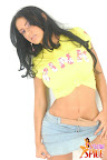 Galeria 10 Selena Spice - Andrea Rincon Minifalda de Jean y Camiseta Amarilla Foto 19