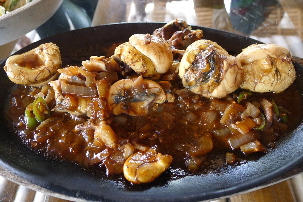 [Sizzling%2520Balut%2520or%2520Duck%2520Eggs%2520with%2520Embryo%2520at%2520Apag%2520Marangle%2520Pampanga%255B3%255D.jpg]