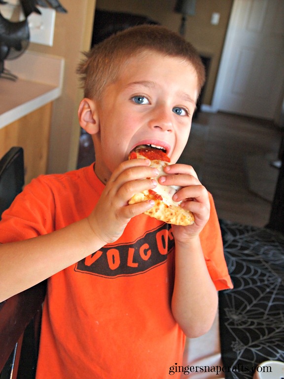 [marketside%2520pizza%2520from%2520Walmart.jpg]