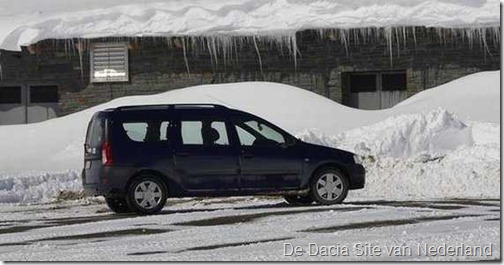 Dacia in de sneeuw 01
