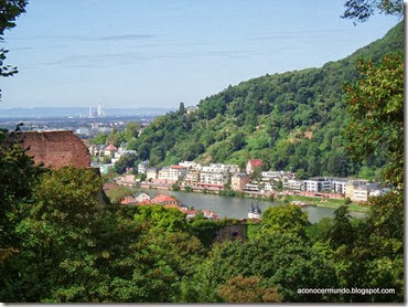 70-Heidelberg. Vistas del rio y la ciudad desde los jardines del castillo - P9020095