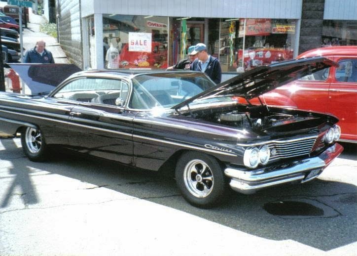 [052-1-1960-Pontiac-Catalina-in-front%255B2%255D.jpg]