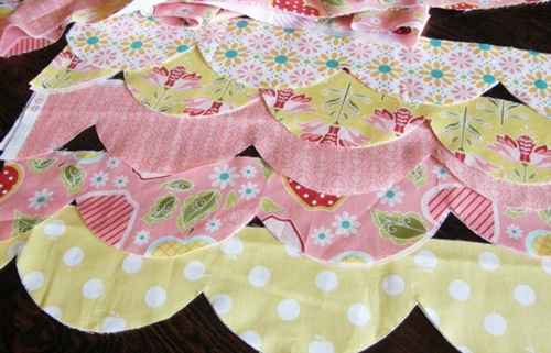 Cut Scallops Baby Quilt Tutorial