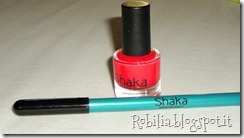 Smalto Shaka n. 450 HOT LOVE e matita eyeliner automatica n. 13 CARRIBEAN Smalto Shaka n. 450 HOT LOVE e matita eyeliner automatica n. 13 CARRIBEAN