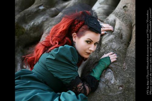 Cemetery Goth, Gothic Girls