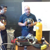Nuestro personal recibe entrenamiento en el uso de los equipos de respiración autocontenido ERA Scott 2.2 de dotación en nuestras ambulancias " Rescue"