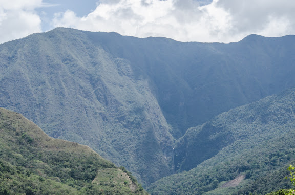 Des Yungas au Beni - Paysage des Yungas près de Coroico, 16 octobre 2012. Photo : C. Basset