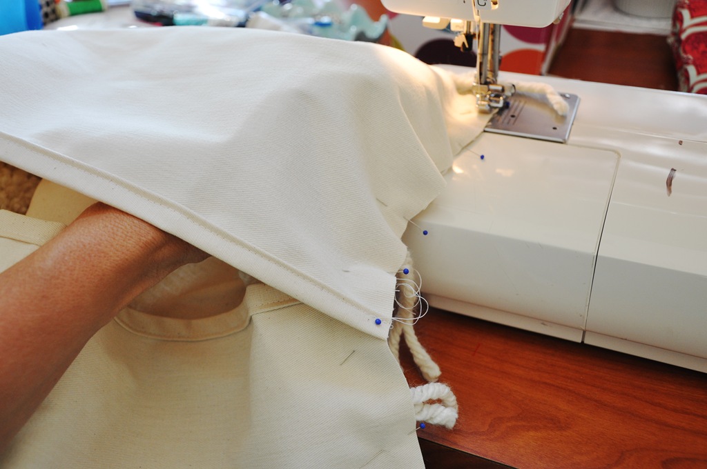 [mondopompompillow0382.jpg]