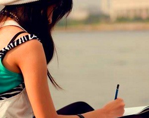 Carta para o ano novo escrevendo-carta