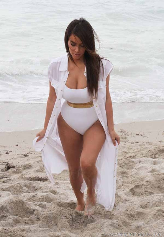 kim-kardashian-linda-sensual-sexy-sedutora-boob-peitos-decote-ass-bunda-gostosa-desbaratinando-sexta-proibida (109)