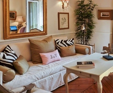 [pillow%2520with%2520monogram%255B3%255D.jpg]
