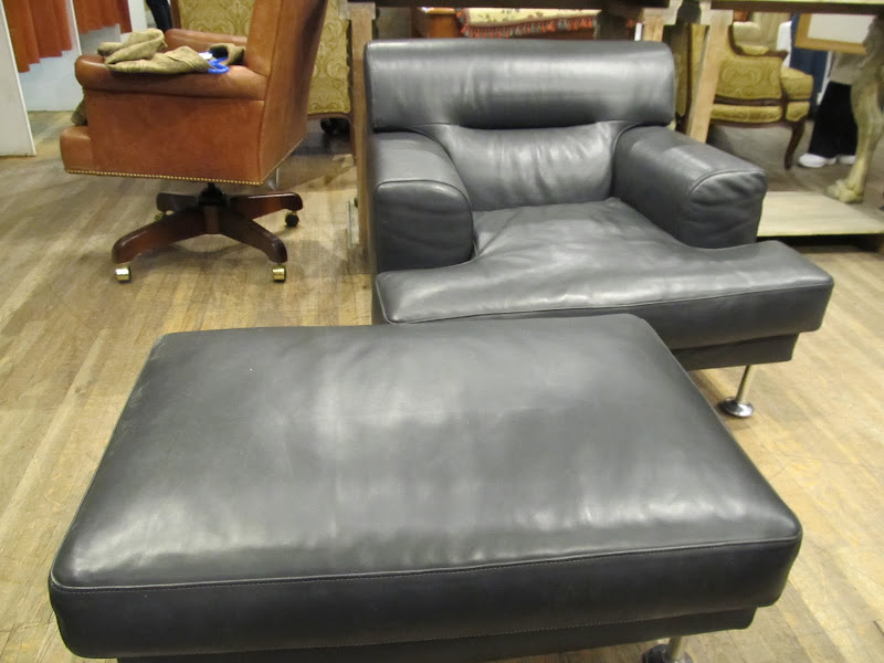 Armchair + Ottoman 