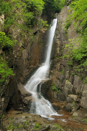 銅穴の滝
