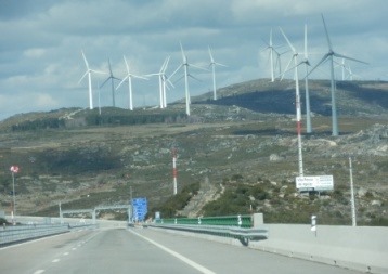 [Auto-estradas%2520vazias%252C%2520morte%2520nas%2520estradas%2520alternativas.%2520Ago.2013%255B2%255D.jpg]