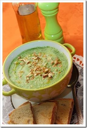 Przy Dużym Stole: Szybka zielona zupa-krem z groszku i szpinaku