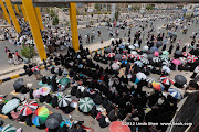 People wait for the sermon to begin. Friday prayer on 60 Meter Rd, Sana'a, Yemen جمعة الوفاء لأبين  في شارع الستين بصنعاء