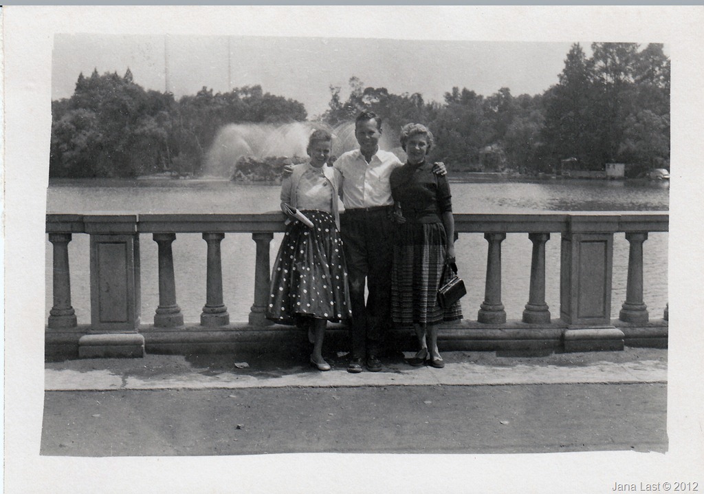 [1955%2520Visit%2520to%2520Mexico%2520City_0001%2520Photoshop%2520CS6%2520Adjusted%255B5%255D.jpg]