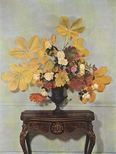 Salvaged roses plucked at the end of their season and paired with horse chestnut leaves. This arrangement leaves me speechless. Salvaged roses plucked at the end of their season and paired with horse chestnut leaves. This arrangement leaves me speechless.