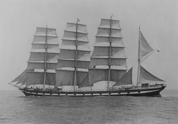 El MEDWAY en navegación. Foto del State Library of Victoria. Allan C. Green Collectión. Wikipedia.jpg