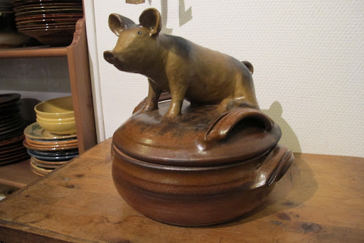 The pig would make a really great centerpiece.