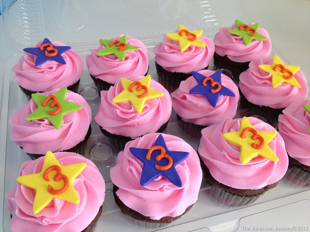 [The%2520Johanson%2520Journey%2520Dora%2520Party%2520Cupcakes%255B6%255D.jpg]