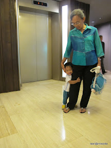 พู่กันฉลองวันเกิดยาย ตา