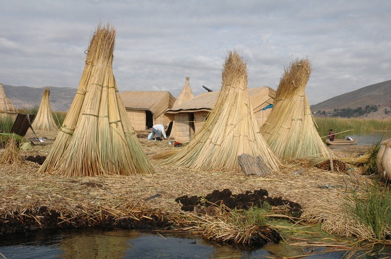 uros-floating-island-14 uros-floating-island-14