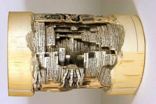 [astonishing_book_sculptures_640_043.jpg]