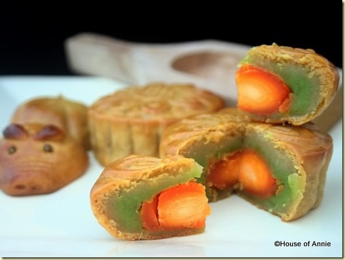 Traditional%2520Baked%2520Mooncakes_thum