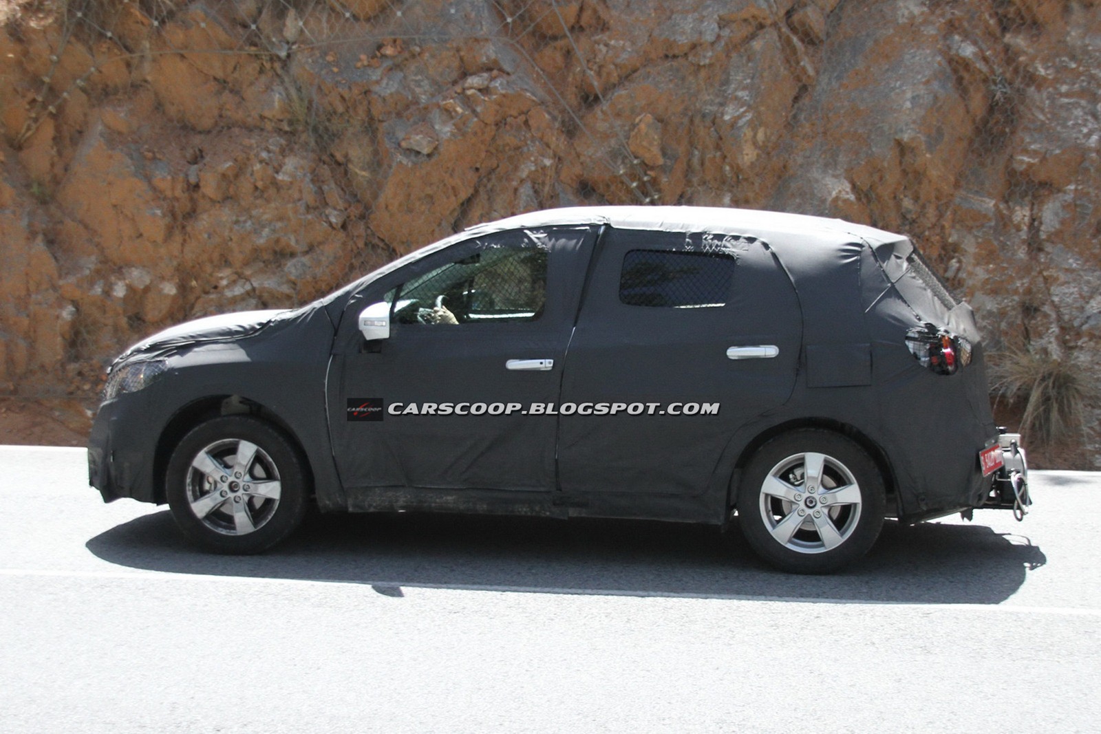 [2014-Suzuki-CUV-11%255B3%255D.jpg]