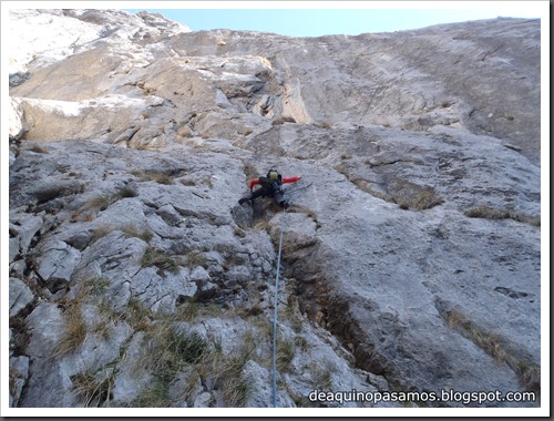 Via Intrusos 350m MD  7a  (6b A0 Oblig) (Alto Les Palanques, Picos de Europa) (Victor) 0008