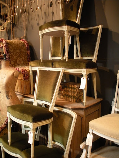 Aren't these green velvet chair chic?