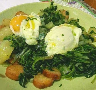 Acquacotta con cicoria, misticanza, uova e pane (Graffignano) Acquacotta con cicoria, misticanza, uova e pane (Graffignano)