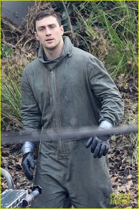 Godzilla Set Photos Reveal First Look at Bryan Cranston and Aaron Taylor-Johnson 02