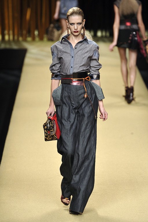 [LouisVuittonSpring2009OWDNUFiBPb-x4.jpg]