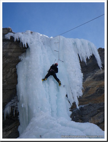 Cascada de Hielo Supernova 40m WI5  90º-95º (La Ripera, Pirineos) (Isra) 8079